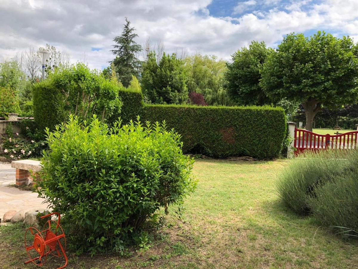 Le Gite Du Canal Noyers-sur-Cher Exteriör bild