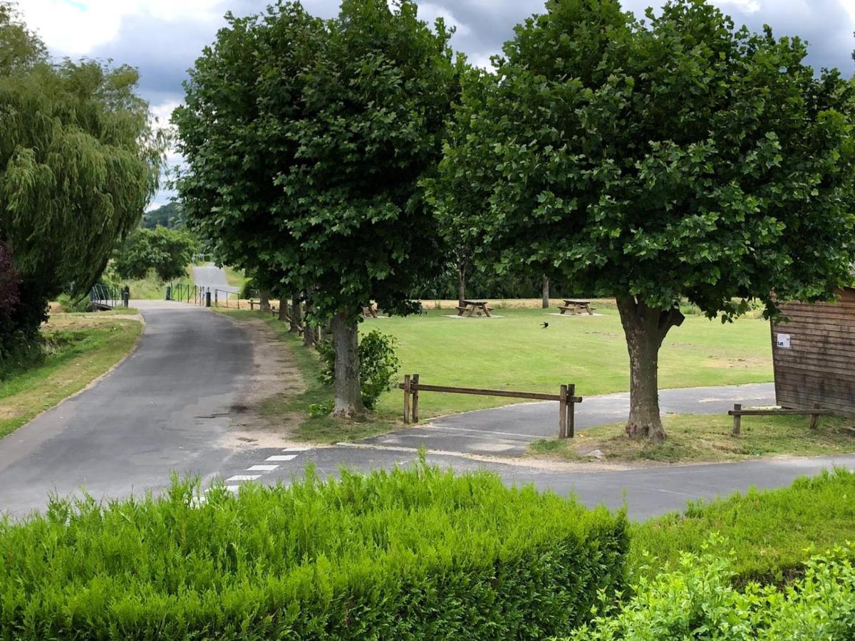 Le Gite Du Canal Noyers-sur-Cher Exteriör bild